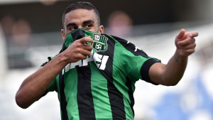REGGIO NELL'EMILIA, ITALY - SEPTEMBER 18: Gregoire Defrel of US Sassuolo celebrates after scoring the goal 2-0 during the Serie A match between US Sassuolo and Genoa CFC at Mapei Stadium - Citta' del Tricolore on September 18, 2016 in Reggio nell'Emilia, Italy. (Photo by Giuseppe Bellini/Getty Images)